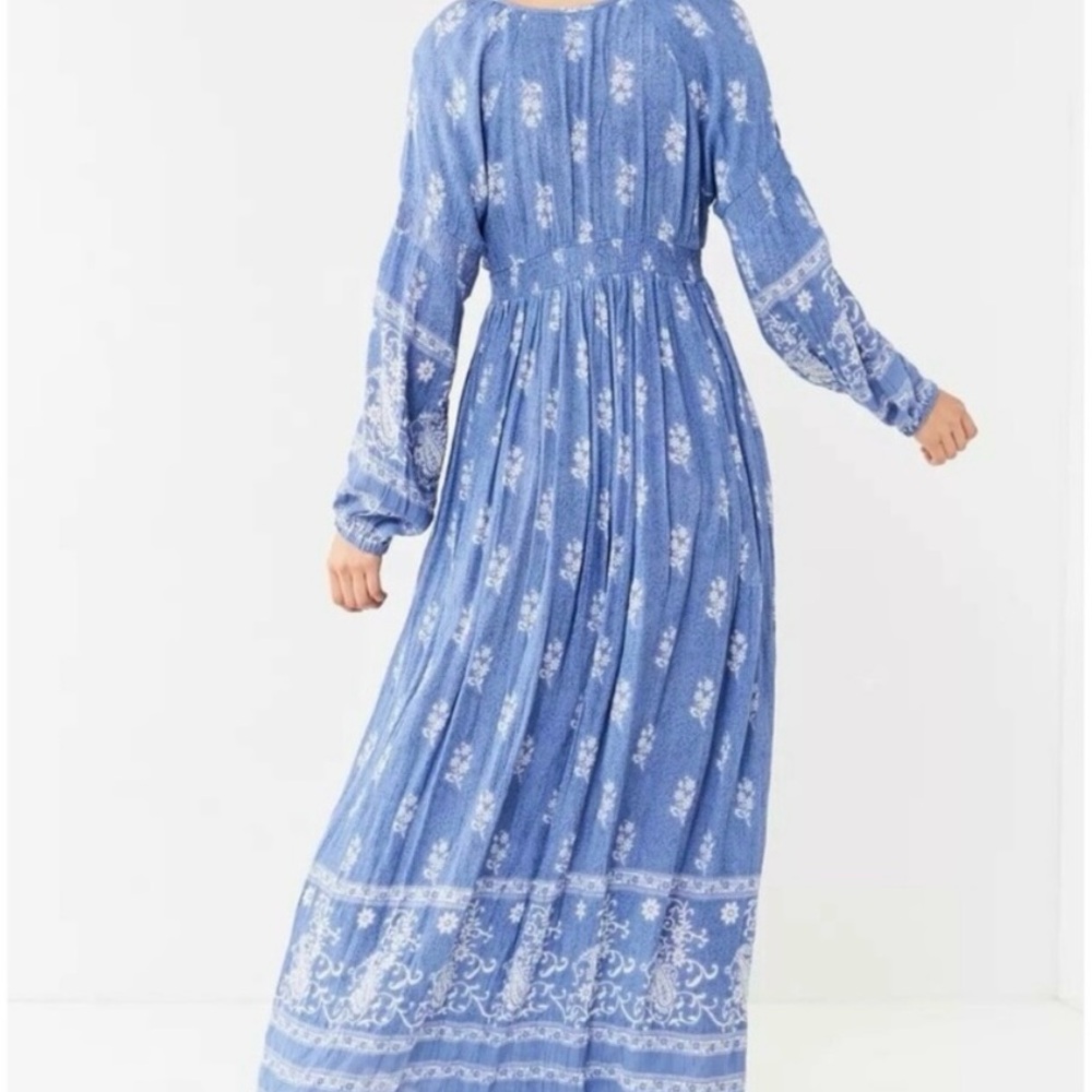 Elegant Blue Floral Maxi Dress - Picture 4 of 9